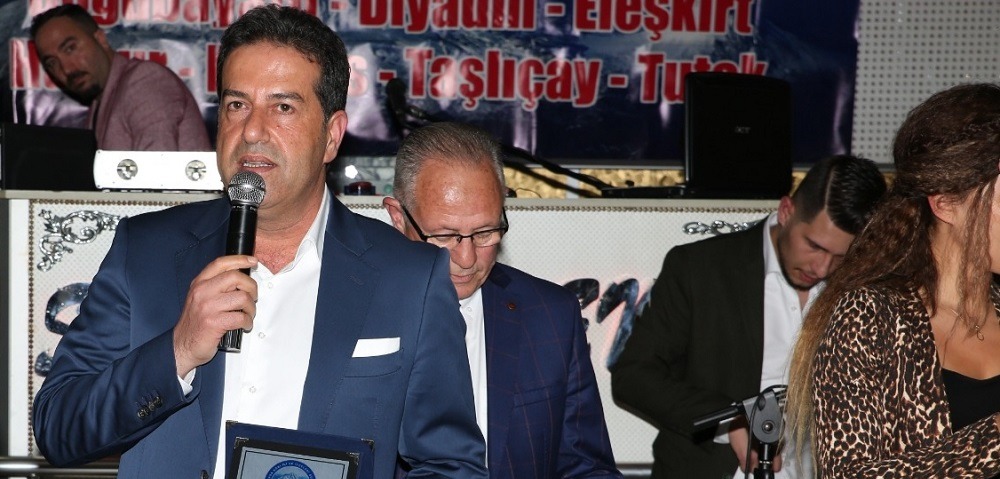 CHP BURSA BÜYÜKŞEHİR BELEDİYESİ BAŞKAN ADAYI MUSTAFA BOZBEY İŞ ADAMI HEMŞERİMİZ YILMAZ SARIÇINAR’A PLAKET...