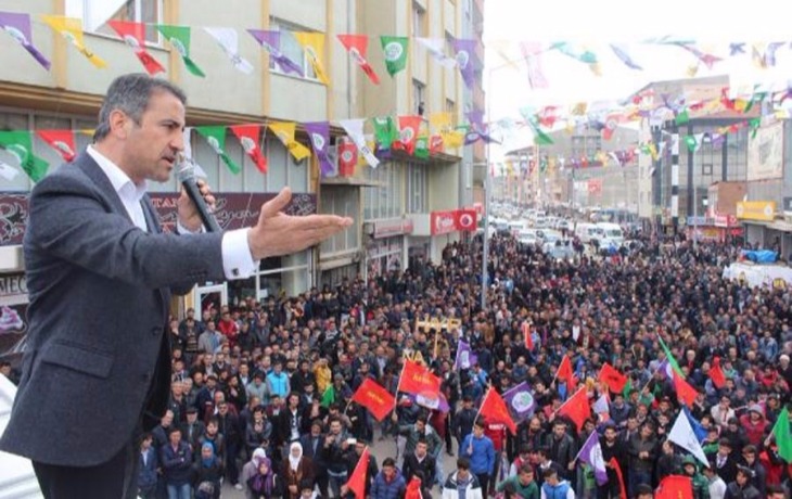 Polis, HDP'nin hayır mitingini havaya ateş açarak dağıttı.