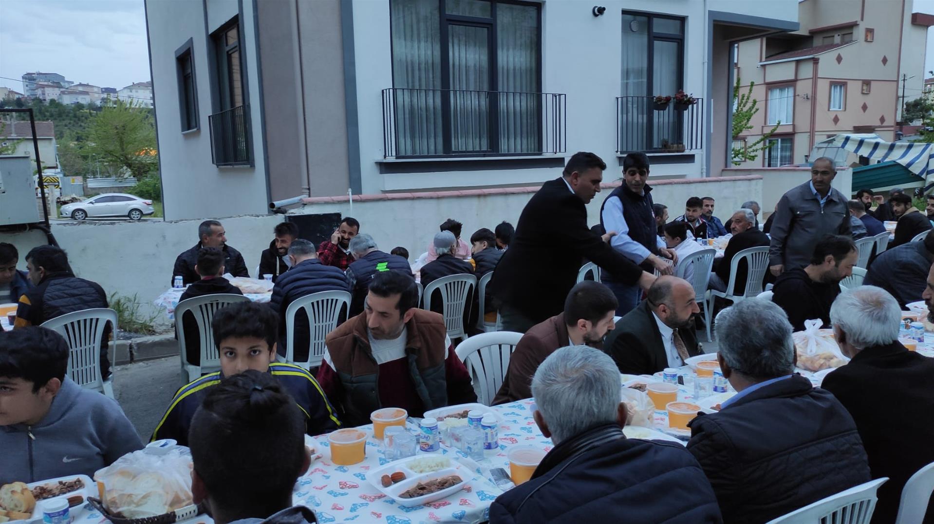 İstanbul Ağrı Kültür Dernekler Federasyon Başkanı İş İnsanı Mehmet Uşen geçtiğimiz yıl kaybettiği babası adına mevlid-i şerif düzenledi