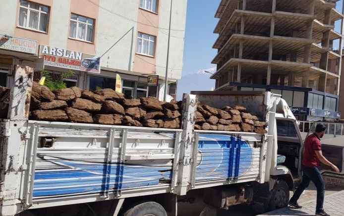 DOĞUBAYAZIT’TA TEZEK SATIŞLARI BAŞLADI…