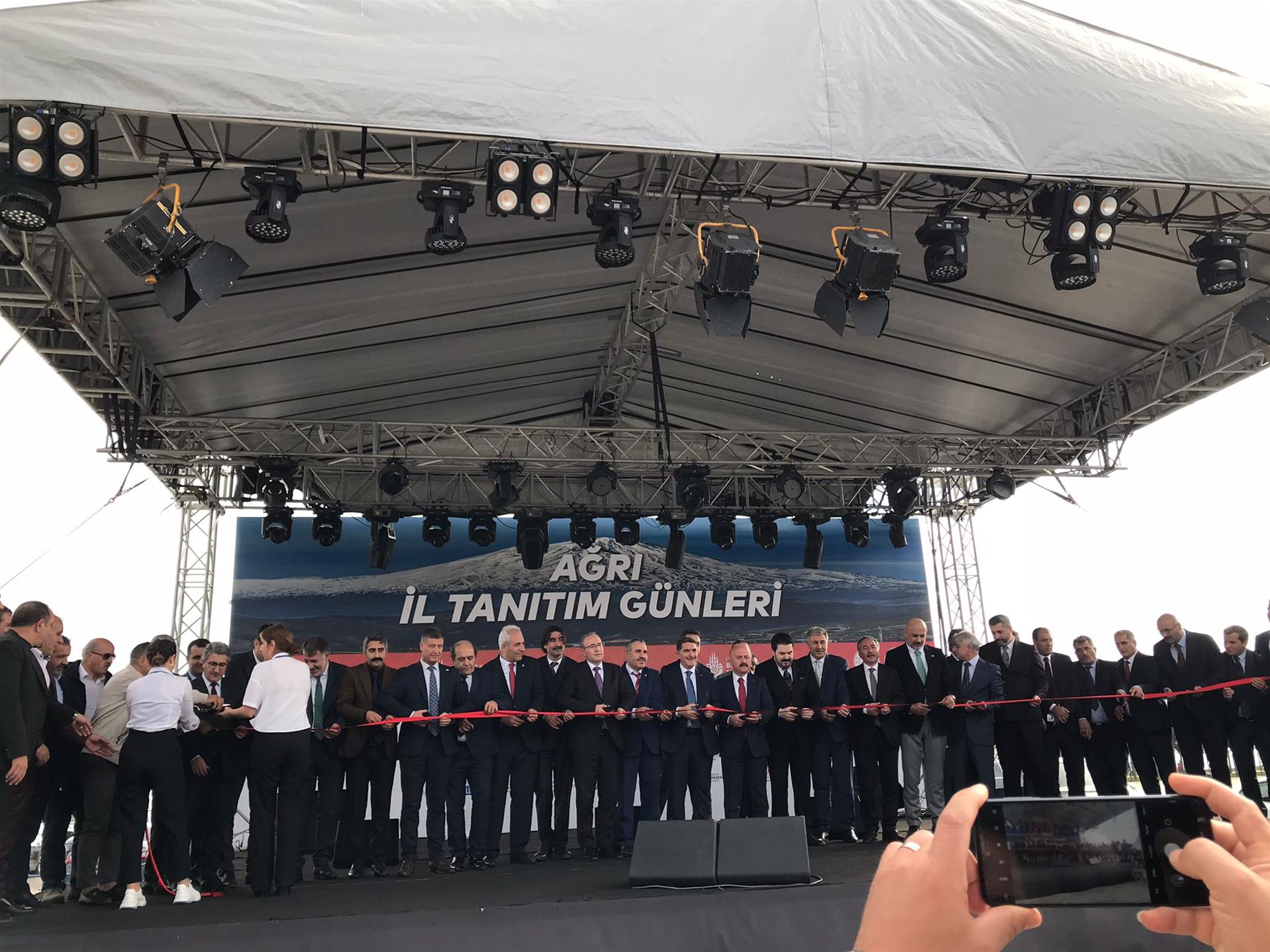 İSTANBUL MALTEPE DE AĞRILILAR GÜNÜNÜ ÇOŞKUYLA YAŞADI