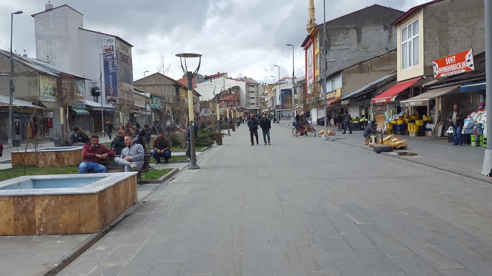 Ağrı ilimizde cadde ve sokaklar doldu taştı.