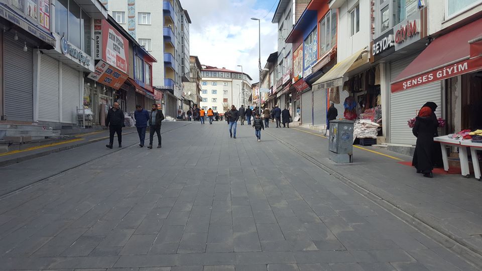 Ağrı ilimizde cadde ve sokaklar doldu taştı.