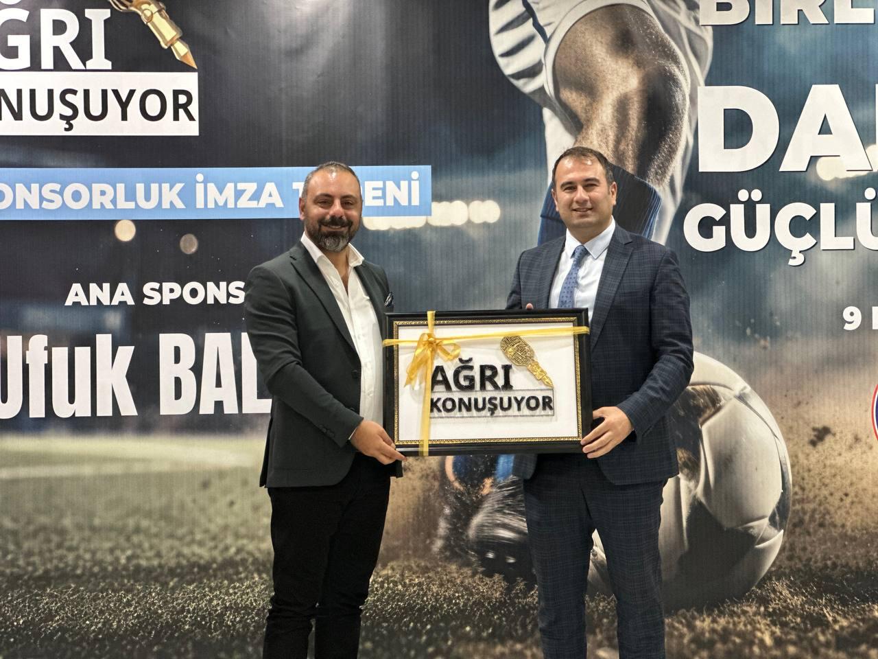 AĞRI KONUŞUYOR PLATFORMUNDAN AMATÖR SPOR HAFTASINDA FUTBOL KULÜPLERİNE MALZEME DESTEĞİ