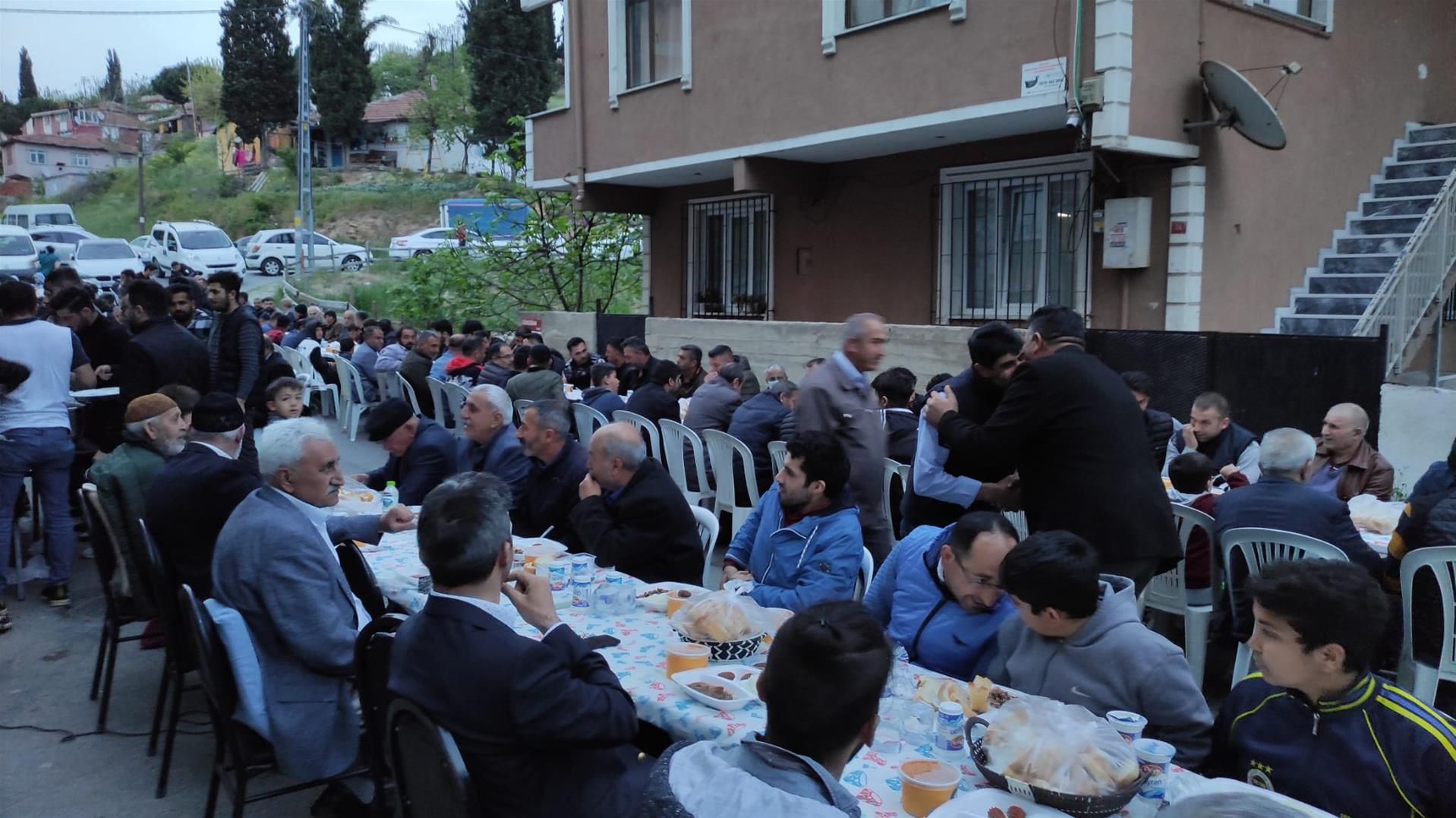 İstanbul Ağrı Kültür Dernekler Federasyon Başkanı İş İnsanı Mehmet Uşen geçtiğimiz yıl kaybettiği babası adına mevlid-i şerif düzenledi