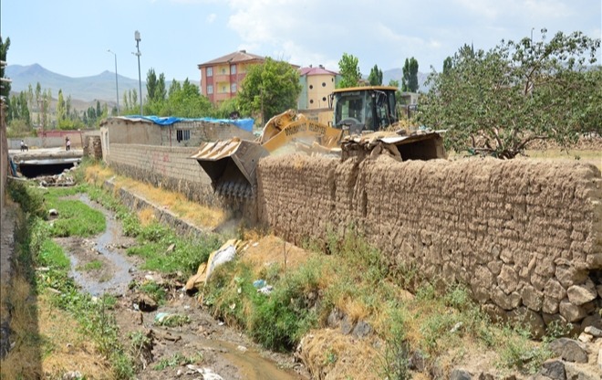 DOĞUBAYAZIT´TA SEL RİSKİNE KARŞI ÖNLEM