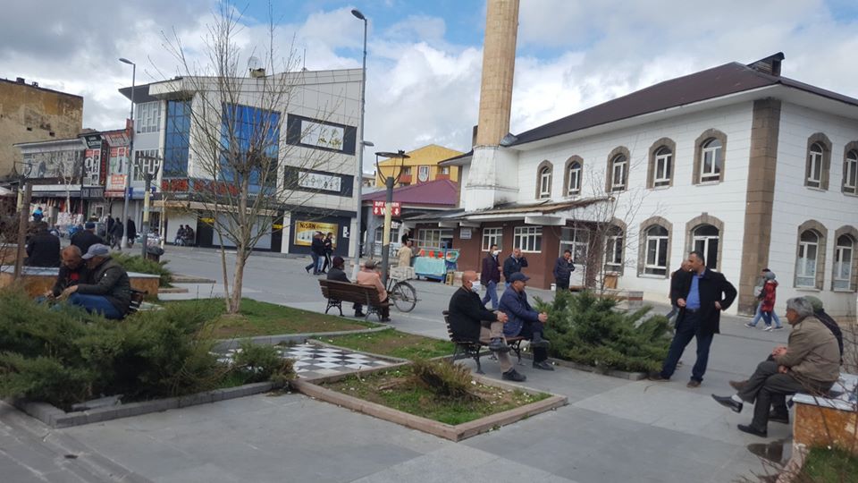 Ağrı ilimizde cadde ve sokaklar doldu taştı.