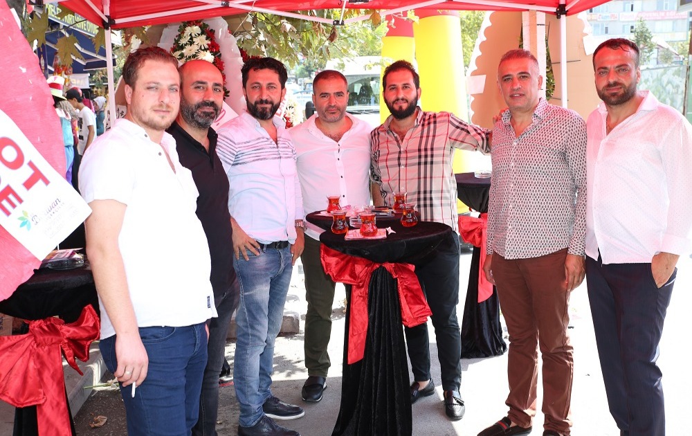 İŞ ADAMI SERKAN ERENSOY PARK AVM’Yİ AÇTI.