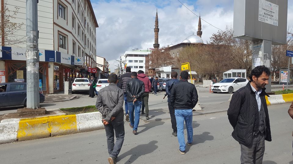 Ağrı ilimizde cadde ve sokaklar doldu taştı.