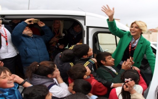  " Şarkıcı Gülben Ergenin Ağrı Ziyareti''