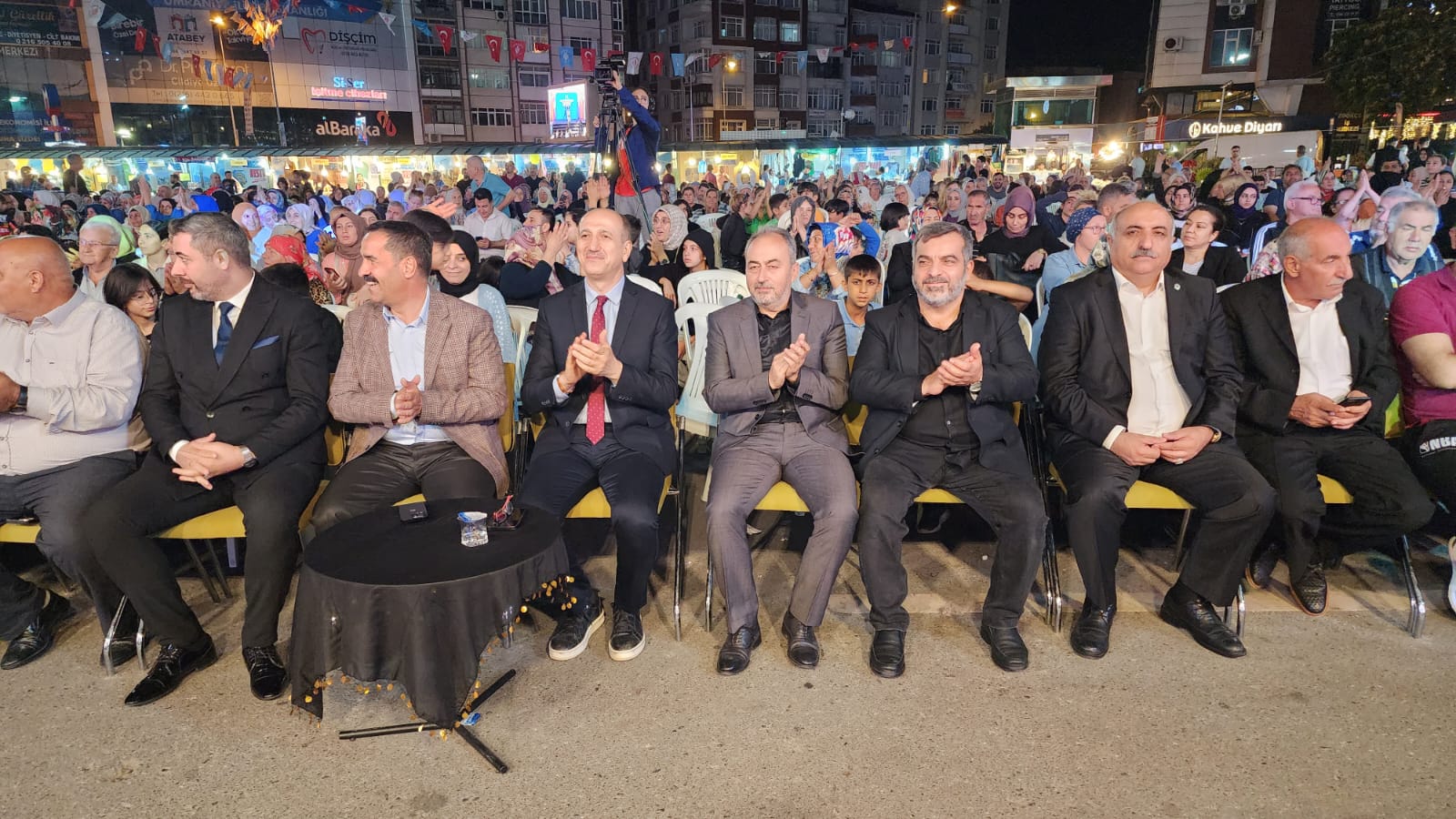 BAŞKAN ORHAN BAYDAR BİNLERCE AĞRILIYI ÜMRANİYE’ DE BİR ARAYA GETİRDİ