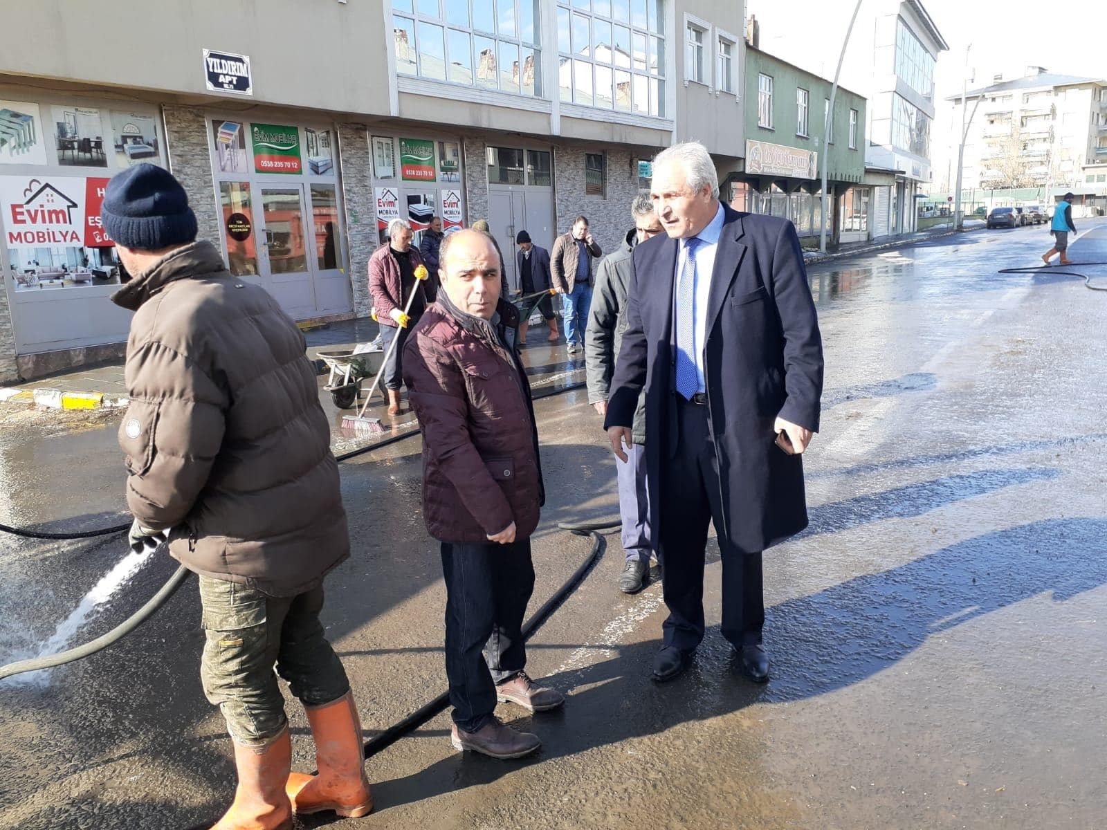 Eleşkirt Belediyesi Caddeler Ve Sokaklar Dezenfekte Edildi