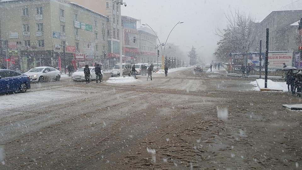 AĞRI DONUYOR!! BEYAZ ESARET BAŞLADI!