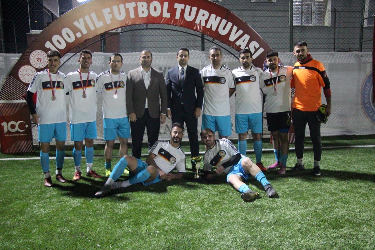 100.Yıl Futbol Turnuvasının Şampiyonu Çanakkale Spor Oldu