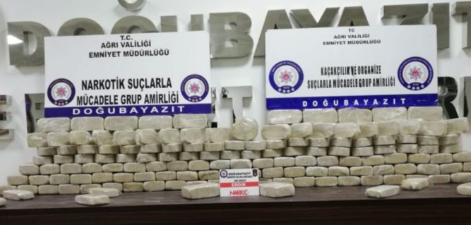 Ağrı Doğubayazıt’ta Durdurulan Tırda 108.948 Gram Eroin Ele Geçirildi.