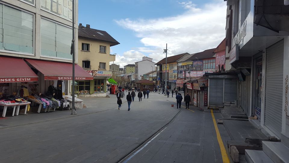 Ağrı ilimizde cadde ve sokaklar doldu taştı.