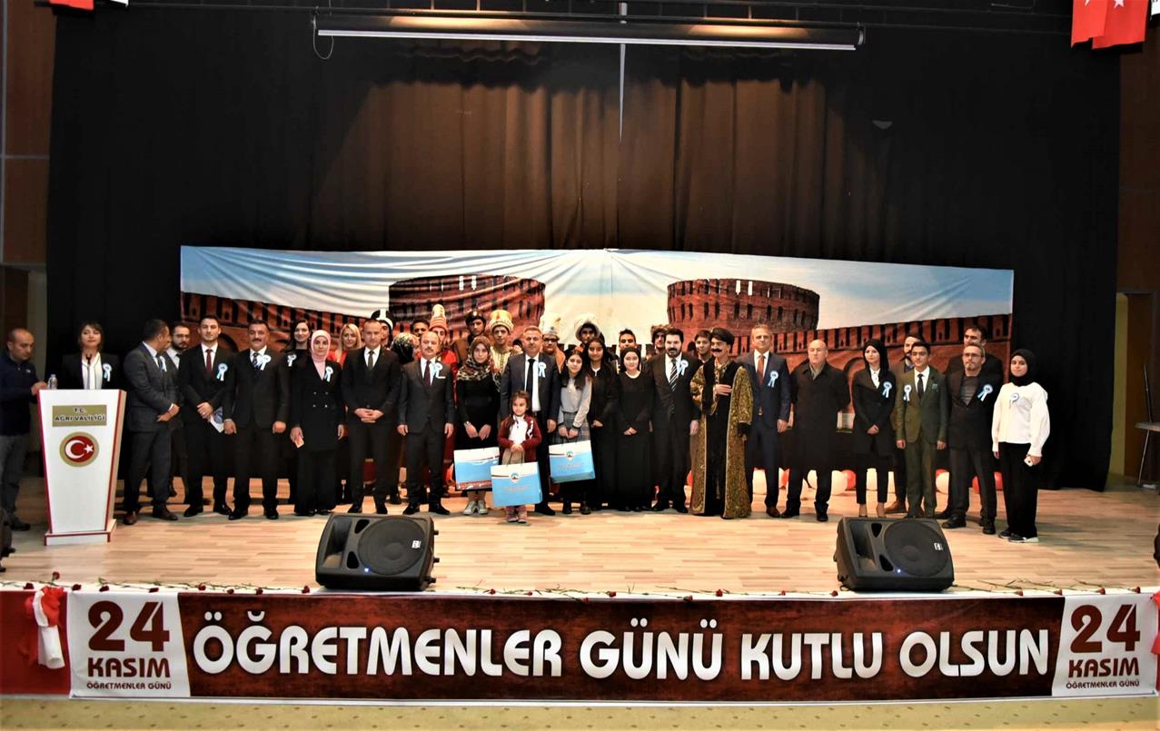 Ağrı’da 24 Kasım Öğretmenler Günü.