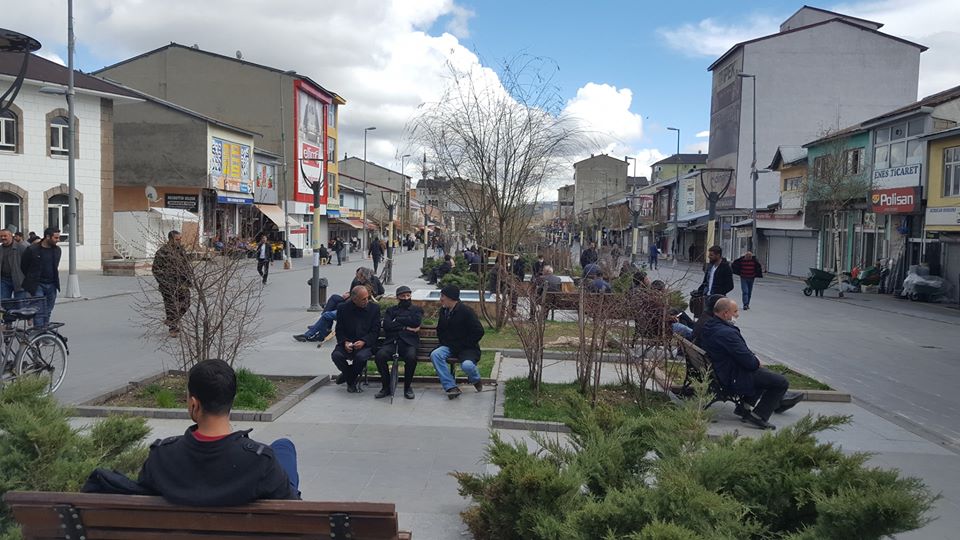 Ağrı ilimizde cadde ve sokaklar doldu taştı.