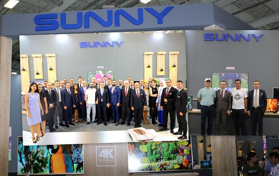 SUNNY TÜYAP’TA ŞOV YAPTI