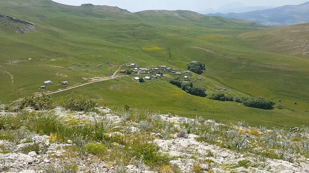 VARLIK İÇİNDE YOKLUK ÇEKEN TAYPINAR KÖYÜ’NDE HALK İSYAN ETTİ 