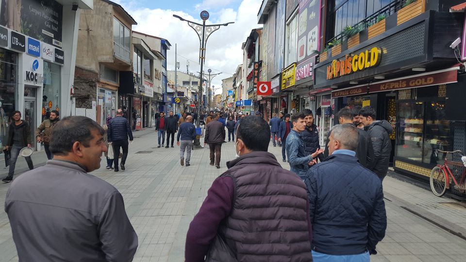 Ağrı ilimizde cadde ve sokaklar doldu taştı.