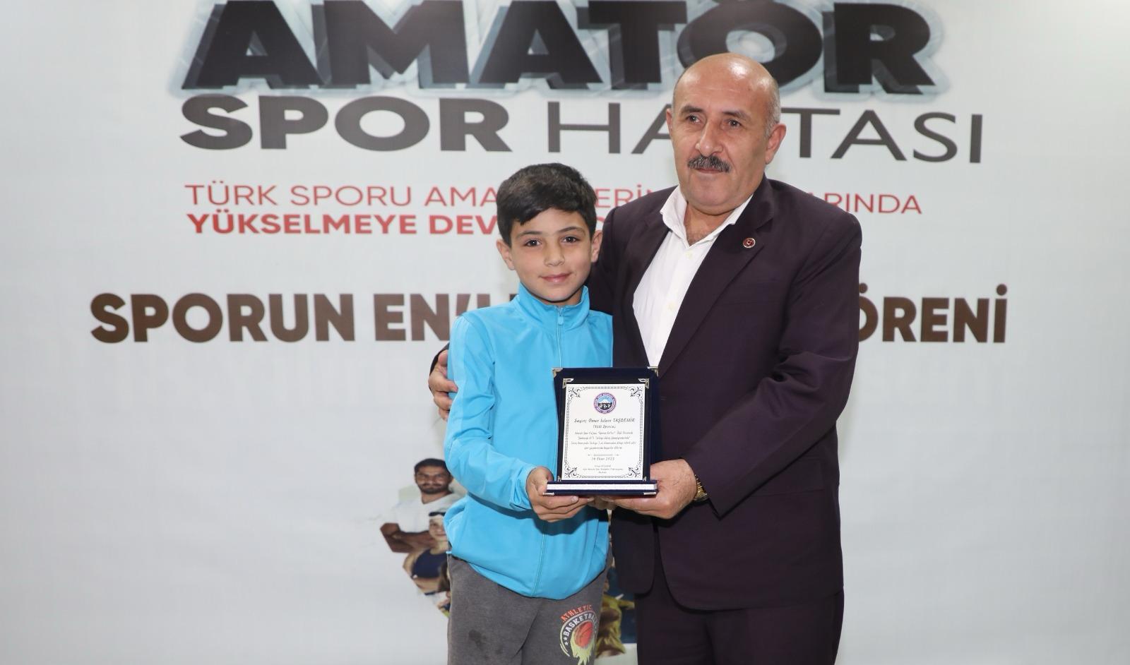 AĞRI’DA AMATÖR SPORUN ENLERİ ÖDÜL TÖRENİ GERÇEKLEŞTİRİLDİ