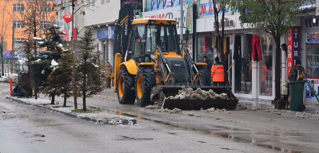 Patnos Belediyesi, Kar Temizleme Çalışmasını Aralıksız Sürdürülüyor