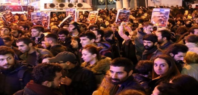 İstanbul'da binler 'Hepimiz Kürdüz hepimiz Tahir Elçi'yiz' dedi