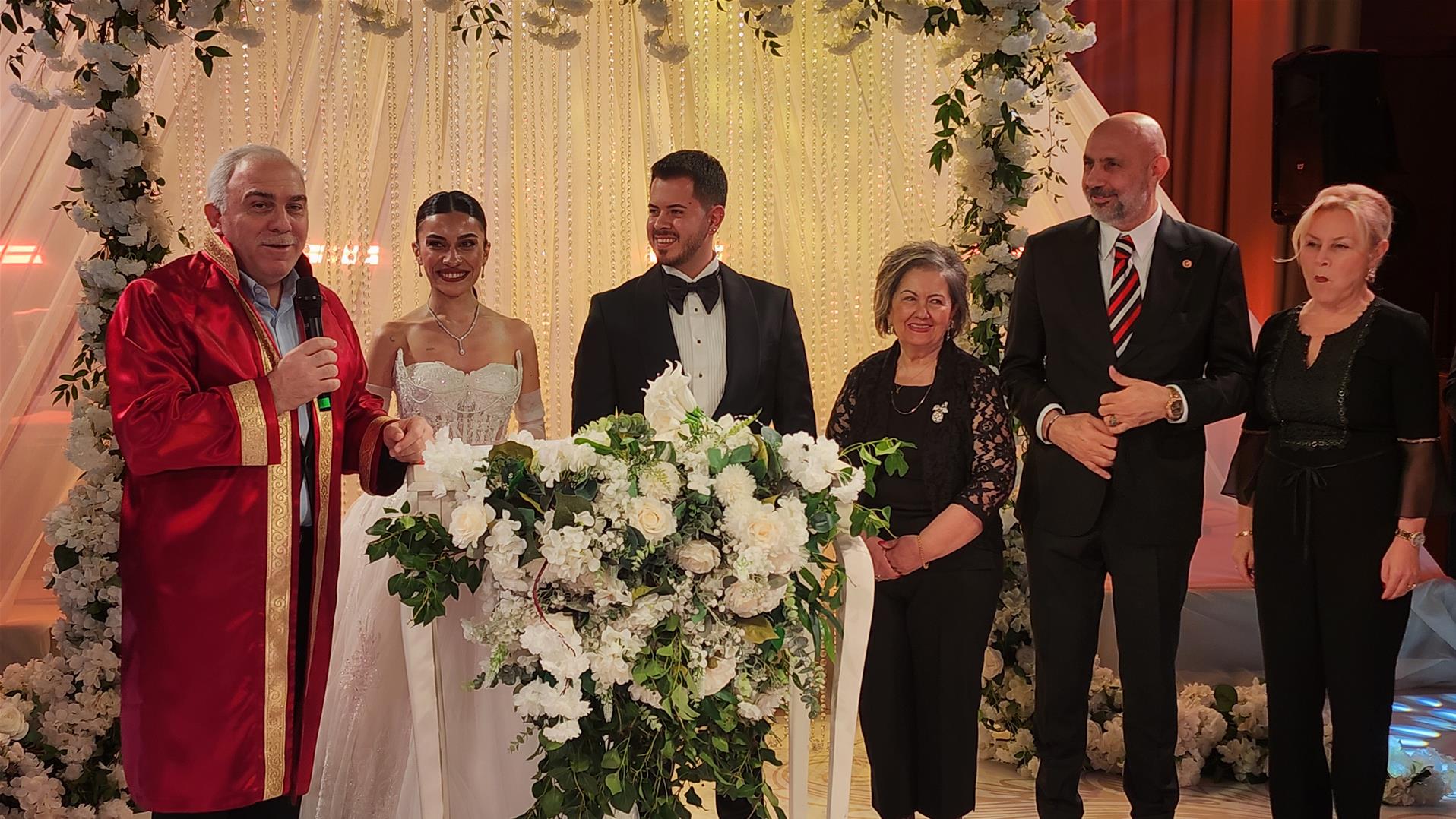 ÖZTÜRK VE RAVANOĞLU AİLELERİNİN GÖRKEMLİ DÜĞÜNÜ