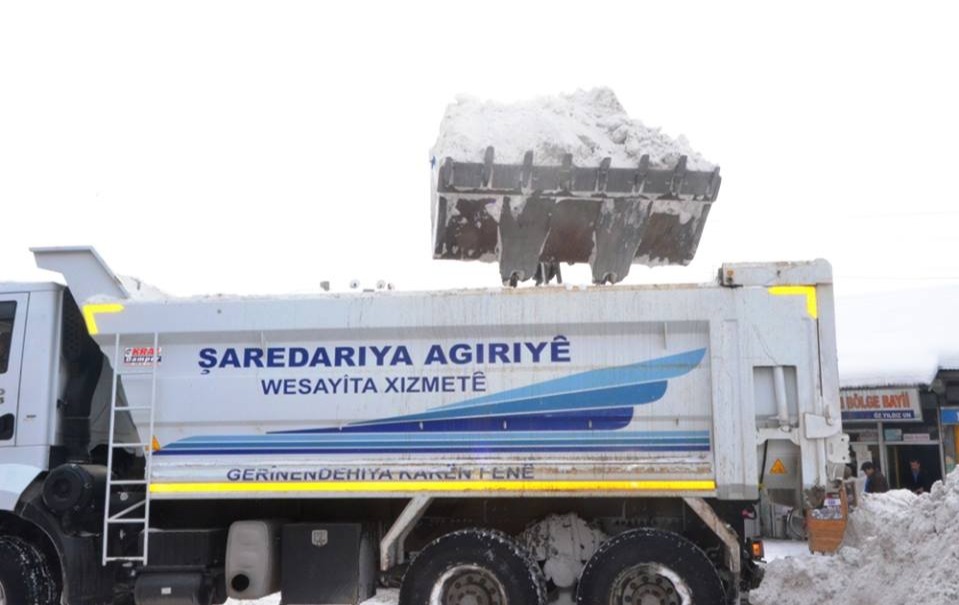 Ağrı Belediyesi’nin Kar Temizliği Devam Ediyor