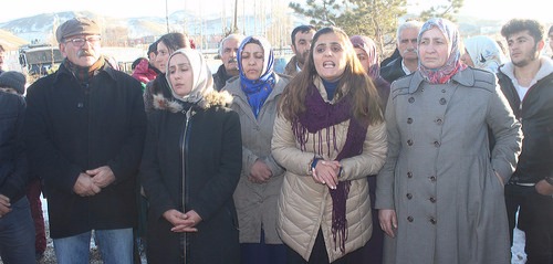 Doğubayazıt'ta mezarlık duvarının yıkılması protesto edildi